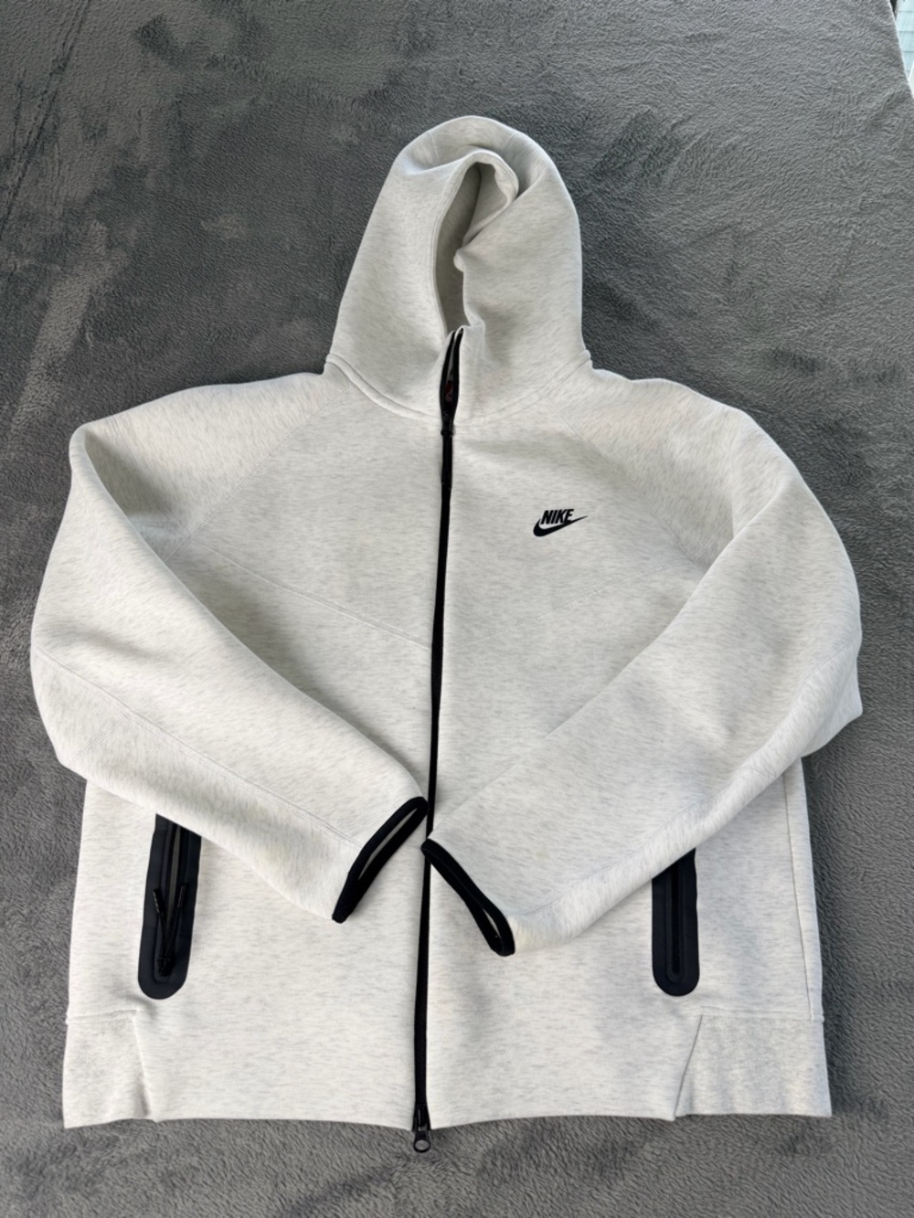 Nike Men’s Light Heather Gray Zip-Up Hoodie with Black Trim